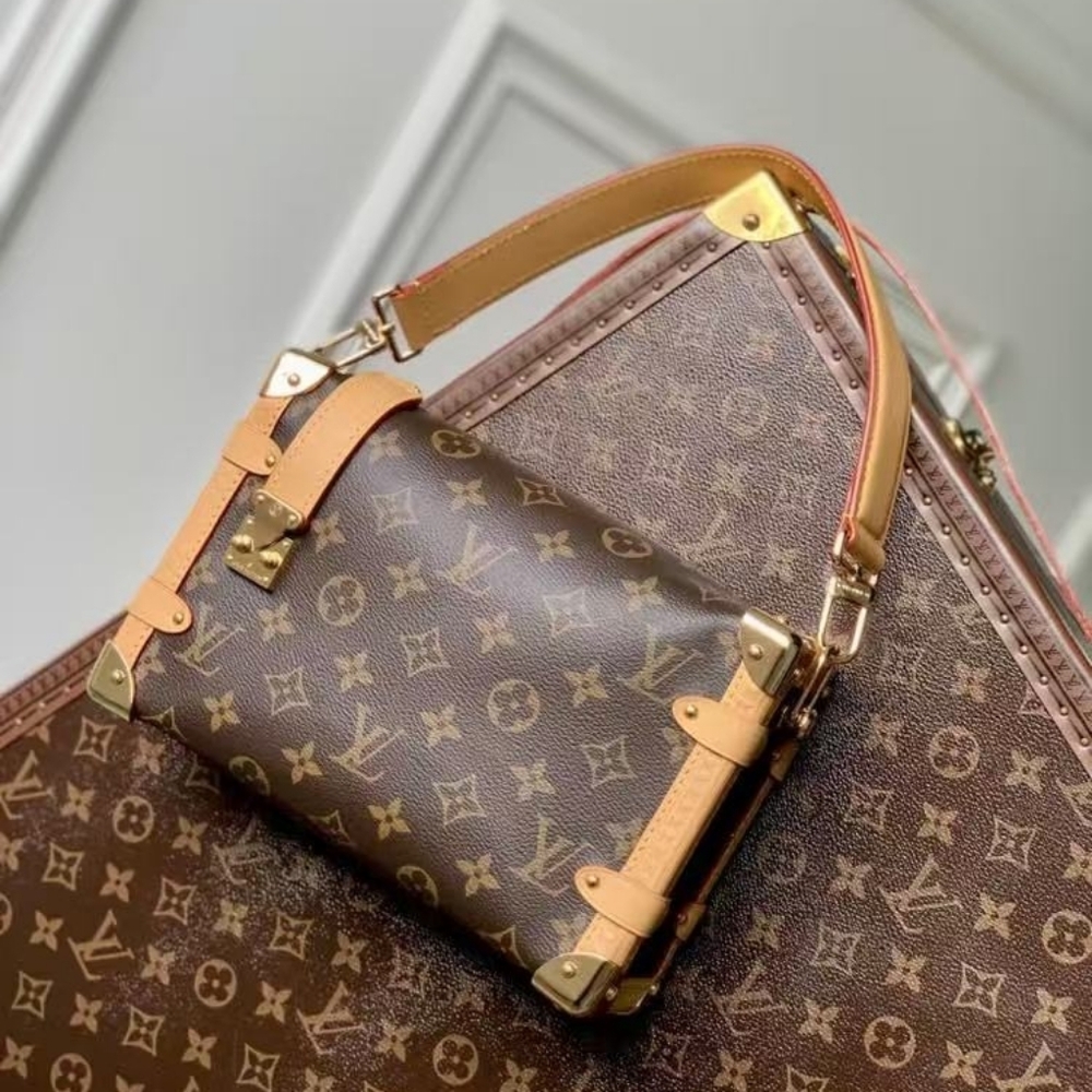 <Authentic>Louis Vuitton Bag - image 8